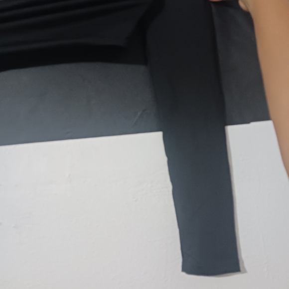 Bundle of Women stretchable off shoulder long sleeve tops - Picture 10 of 12